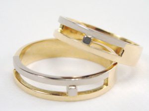 str183-bicolor-witgoud-goud-trouwring-edelsmid-goudsmid-www.tonvandenhout.nl-handgemaakt-sieraden-geelgoud-juwelier-roermond