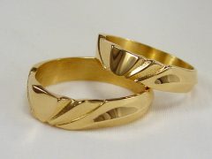 str193-goud-trouwring-edelsmid-geelgoud-handgemaakt-www.tonvandenhout.nl-uniek-origineel-goudsmid-juwelier-bijzonder-roermond