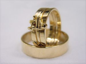 str39-aanschuif-overzet-ring-edelsmid-trouwringen-www.tonvandenhout.nl-goudsmid-handgemaakt-goud-sieraden-juwelier-roermond-origineel-uniek