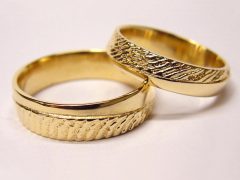 str70-edelsmid-trouwringen-handgemaakt-edelsmeden-www.tonvandenhout.nl-goud-goudsmid-juwelier-handgemaakt-bijzonder-uniek-ring