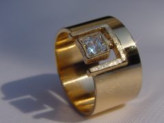 ssm11-ring-goud-princess-diamant-handgemaakt-www.tonvandenhout.nl-edelsmid-goudsmid-goudsmeden-roermond-uniek-sieraden-bijzonder-sieraad-atelier-origineel-eenmalig-ontwerp