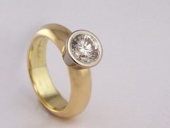 ssm133-ring-briljant-edelsmid-edelsmeden-www.tonvandenhout.nl-roermond-goudsmid-goudsmeden-goud-witgoud-diamant-bicolor-sieraden-juwelier-handgemaakt-solitair-vandenhout