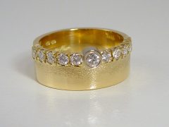 ssm8904-ring-goud-steen-briljant-handgemaakt-www.tonvandenhout.nl-edelsmid-edelsmeden-goudsmid-vandenhout-roermond-juwelier-origineel-diamant-sieraden-sieraad-bijzonder