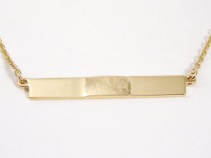 sg1237-bar-hanger-plaatje-goud-gedenken-vingerafdruk-ketting-aandenken-herinnering-www.tonvandenhout.nl-edelsmid-juwelier-uniek-handwerk-sieraad-goudsmid-ontwerp-sieraden-staafje