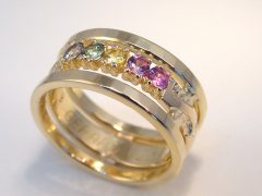 sg1610-ring-goud-gedenken-korund-steen-saffier-trouwring-herinnering-sieraad-aandenken-edelsmid-www.tonvandenhout.nl-juwelier-handgemaakt-uniek-origineel-bijzonder-ontwerp-kleur