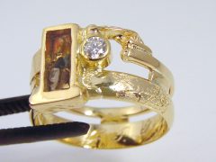 sg507-ring-as-vingerafdruk-laser-epoxy-goud-gedenken-trouwring-briljant-edelsmid-herinnering-www.tonvandenhout.nl-aandenken-goudsmid-juwelier-sieraad-uniek-zichtbaar-urn