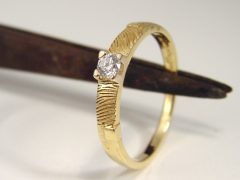 sg1143-gedenken-ring-goud-briljant-2-vingerafdrukken-vingerafdruk-edelsmid-solitair-herinnering-www.tonvandenhout.nl-aandenken-juwelier-goudsmid-handgemaakt-atelier-gedenk-sieraad