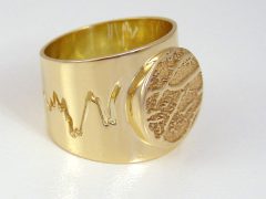 sg851-gedenken-ring-goud-vingerafdruk-hartslag-voetafdruk-baby-edelsmid-www.tonvandenhout.nl-goudsmid-handgemaakt-origineel-bijzonder-uniek-juwelier-herinneringen-sieraden-sieraad