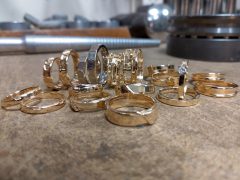 str1026-trouwringen-ringen-edelsmid-witgoud-goud-handgemaakt-goudsmid-juwelier-sieraden-uniek-ontwerp-roermond-edelsmeden-trauringe-sieraad-atelier-bijzonder-origineel