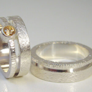 str2607-trouwringen-edelsmid-zilver-briljant-goudsmid-juwelier-www.tonvandenhout.nl-roermond-sieraden-ring-ringen-uniek-handgemaakt-origineel-atelier-ontwerp-design-steen-opening