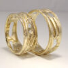 str9199-goud-trouwring-breed-edelsmid-handgemaakt-uniek-www.tonvandenhout.nl-sieraden-origineel-ringen-trouwen-juwelier-atelier-roermond-goudsmid-ring-love-trauringe-gold-ontwerp