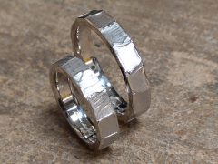 str9395-trouwringen-witgoud-mat-edelsmid-www.tonvandenhout.nl-handgemaakt-origineel-juwelier-trouwen-huwelijk-trauringe-goudsmid-atelier-uniek-bijzonder-edelsmeden-ring-ontwerp